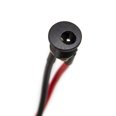 Puerto de carga DC 2.1. Conector de carga para batería