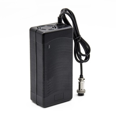 Cargador Premium 48V con Ventilador (salida 54,6V) 3A conector Gx16
