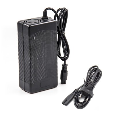 Cargador 48V con Ventilador (salida 54,6V) 3A. Conector GX16 Cargador 48V con Ventilador (salida 54,6V) 3A. Conector GX16