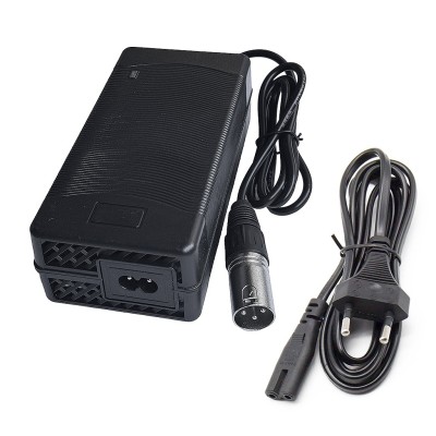 Cargador 48V con Ventilador (salida 54,6V) 3A. Conector tipo XLR Cargador 48V con Ventilador (salida 54,6V) 3A. Conector tipo XLR