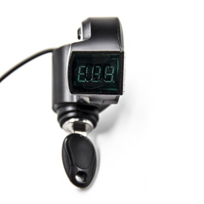 Llave de contacto con voltímetro para patinete - Conector Waterproof Llave de contacto con voltímetro para patinete - Conector Waterproof
